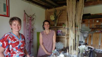 Bild: amö
Bürgermeisterin Sonja Meier (links) gratulierte Margit Roiger zur Neueröffnung.