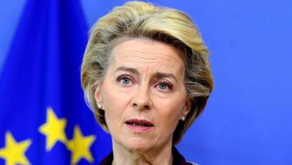 Bild: Francois Walschaerts/AFP POOL/AP/dpa
Ursula von der Leyen, Präsidentin der Europäischen Kommission, spricht im August auf einer Pressekonferenz im EU-Hauptquartier.