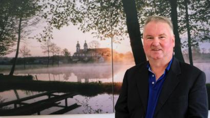 Bild: do
Das Zwielicht des Sonnenauf- und Sonnenunterganges ist für Fotograf Martin Gebhardt die Lieblingszeit für seine oft mystisch wirkenden Aufnahmen - wie bei dem Bild "Frühlingsmorgen am Klosterweiher Speinshart" im Hintergrund.