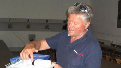 Bild: njn
Referent Josef Ernst erklärte die richtige Anwendung der Behandlungsmittel gegen die Varroa-Milbe.