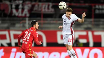 Bild: Soeren Stache/dpa
Dennis Lippert (rechts) bestritt für den 1. FC Nürnberg auch sechs Zweitligaspiele. Künftig spielt der 24-jährige Weidener für die SpVgg Bayreuth.