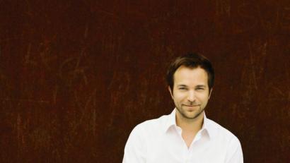 Bild: Felix Broede
Pianist Herbert Schuch eröffnet die Konzertsaison 2020/20121 im Stadttheater Amberg.