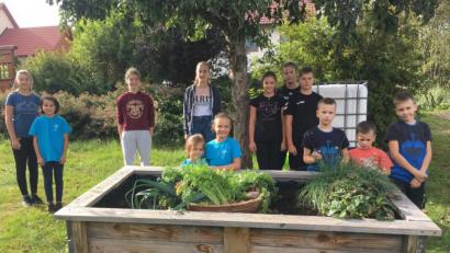 Bild: GOV Pullenried/exb
Die "Frechen Früchtchen" des GOV Pullenried mit ihrer Ernte.