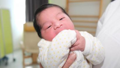 Bild: Klinikum/Dietl
Der kleine Lorenzo hat bei der 1000 Entbindung am Klinikum St. Marien Amberg das Licht der Welt erblickt.