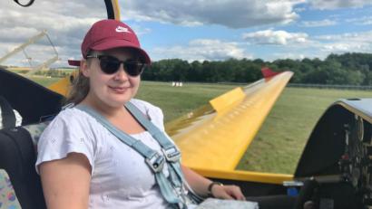 Bild: gdö
Mit 24 Jahren hoch hinaus. Pia Lippert aus Kemnath ist eine leidenschaftliche Fliegerin.