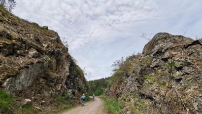 Bild: Portner
Nur noch wenige Tage können die Radfahrer zwischen Gaisthal und Schönsee dieses massive Felsentor passieren.