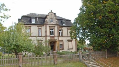 Bild: ow
Viel kosten ließ es sich der Industrielle Johann Übelhack, als er sich 1909 in der Seegasse eine Villa bauen ließ. Mit der aufwendig gestalteten Außenfassade wirkt das Gebäude wie ein kleines Schloss.