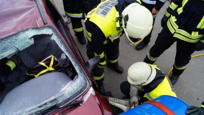 Bild: slh
Mit der Imagekampagne „Helfen ist Trumpf“ wollen die bayerischen Feuerwehren neue Mitglieder für das Ehrenamt begeistern. Auch die Schwandorfer Feuerwehr will damit ein Statement setzen.