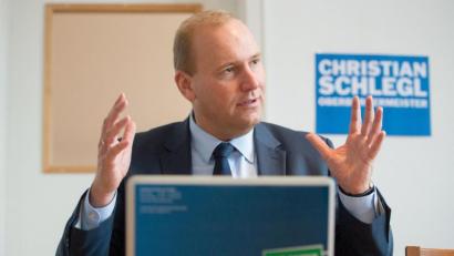 Archivbild: Armin Weigel/dpa
Der damalige Regensburger Oberbürgermeister-Kandidat der CSU, Christian Schlegl, muss sich vor dem Landgericht der Domstadt verantworten.