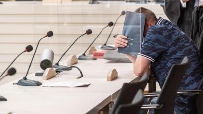 Bild: Armin Weigel/dpa
Der Angeklagte wurde zu neun Jahren Haft verurteilt.