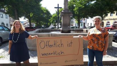 Bild: Büro Anna Toman/exb
Anna Toman (rechts) beim Zusammentreffen mit Verdi-Gewerkschaftssekretärin Kathrin Birner.