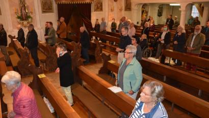 Bild: jr
Coronabedingt durften nicht mehr als 65 Pfarrangehörige zum Festgottesdienst in die Pfarrkirche.