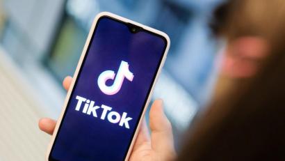 Symbolbild: Jens Kalaene/dpa-Zentralbild/dpa
Das globale Geschäft von Tiktok zieht in die USA um.