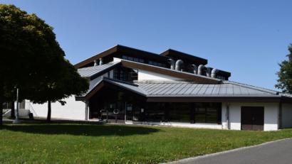 Bild: szl
Die kreiseigenen Schwimmhallen öffnen wieder. In der Schwimmhalle in Tirschenreuth können die Schüler schon ab heute wieder ihre Bahnen absolvieren.