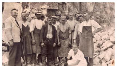 Archivbild: Albert Kräuter
Arbeiter des Vilshofener Kalksteinwerks in den Jahren um 1930.