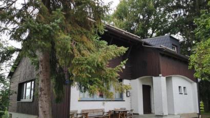 Bild: lnz
Über die Ablösung des Naturfreundehauses soll der Bürgermeister erneut mit dem Verein verhandeln – das hat der Mitterteicher Stadtrat am Montag mit großer Mehrheit entschieden.
