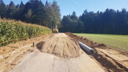 Bild: gi
Die Straße von Saubersrieth über Ragenwies zur Gemeindegrenze Eslarn ist bis auf Weiteres für den öffentlichen Verkehr gesperrt. Lediglich die Zufahrt zur Ortschaft Ragenwies ist offen.