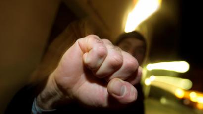 Bild: Karl-Josef Hildenbrand/dpa
Wegen einer Körperverletzung sucht die Weidener Polizei nach einem rund 18 Jahre alten Mann mit Bürstenhaarschnitt.