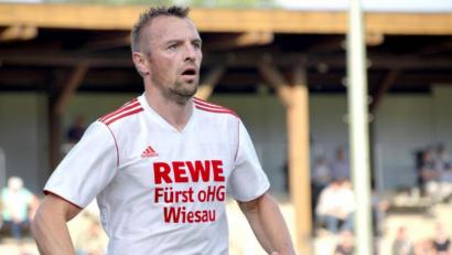 Archivbild: Schrems
Trainer Christian Zettl und die SpVgg Wiesau erlebten zum Wiederbeginn nach der Coronapause ein Debakel in der Kreisliga Süd beim bislang sieglosen Schlusslicht FC Vorwärts Röslau II.