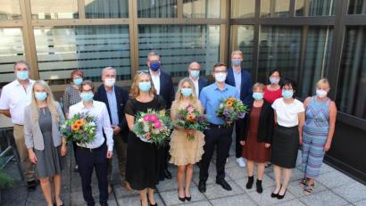 Bild: Kliniken Nordoberpfalz AG, Michael Reindl
Bei der Absolventenfeier der Gesundheits- und Krankenpfleger freut sich das Team der Kliniken Nordoberpfalz AG und der Akademie für Gesundheit New Life über tolle Ergebnisse.