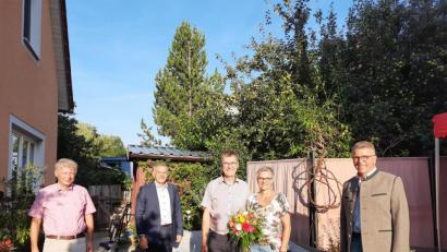 Bild: heb
Langjährige Freunde und Wegbegleiter ließen es sich nicht nehmen, Franz Häring zum 60. Geburtstag persönlich zu gratulieren. Besonders freute sich der Jubilar mit Ehefrau Marion über die Besuche seines früheren Kollegen, Plößbergs Bürgermeister Lothar Müller, Landrat Roland Grillmeier und Bürgermeister Franz Stahl (von links).