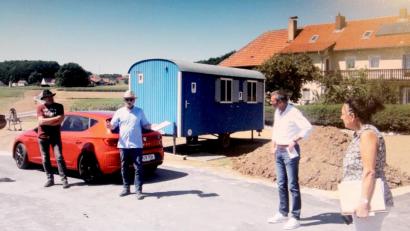 Repro: ds
Zufrieden mit der Erneuerung der Gemeindeverbindungsstraße zeigen sich bei der Abnahme (von links) Thomas Köstler vom Amt für ländliche Entwicklung, Jürgen Distler vom Verband für Ländliche Entwicklung Oberpfalz, Neukirchens Bürgermeister Peter Achatzi und Sulzbach-Rosenbergs Stadtbaumeisterin Petra Schöllhorn.