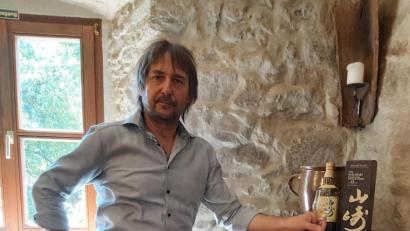 Bild: slu
Mit dem denkmalgeschützten Gasthaus Sorgenfrei bietet der Besitzer Günter Graf ein einzigartiges Ambiente für Whisky-Tastings.