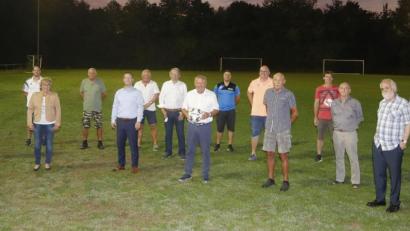 Bild: exb
Der neugewählte Vorstand und Beirat des SV Loderhof/Sulzbach mit Bürgermeister Michael Göth (links).