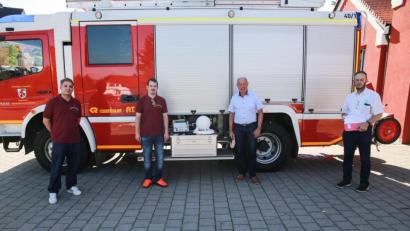 Bild: egl
Über eine neue Mobela-Anlage freuen sich 2. Kommandant Rudi Schüller (von links) und 1. Kommandant Michael Reindl mit Bürgermeister Roland Strehl und Hauptamtsleiter Wolfgang Roggenhofer.