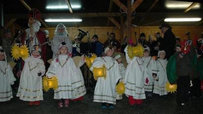 Bild: kwi
So viele Engel mit so wenig Abstand wird es beim Christkindlmarkt der Musikschule dieses Jahr mit Sicherheit nicht geben. Die Verantwortlichen im Rathaus und in der Schule zerbrechen sich unterdessen die Köpfe, ob Alternativen möglich sind.