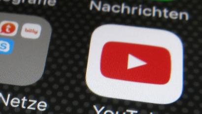 Bild: Franz-Peter Tschauner
Auf einem Smartphone ist das Logo von YouTube zu sehen. Foto: Franz-Peter Tschauner/dpa