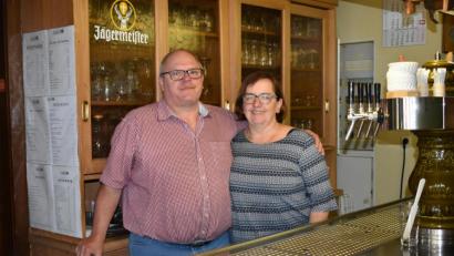 Bild: lue
Nach 32 Jahren steigen Robert und Elfi Bayer aus dem Tagesgeschäft aus. Ihr Gasthaus ist dann nur noch sporadisch für Familienfeiern und geschlossene Gesellschaften geöffnet.