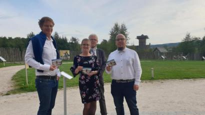Bild: mfh
Stunden der Entscheidung: Teile Tschechiens wurden zum Corona-Risikogebiet erklärt und Stefan Thar, Organisator des 1. Schlackenmarsches, und die Leitung des Geschichtspark Bärnau erklärten auf dem kleinen Dienstweg den Geschichtspark zum neuen Zielpunkt.