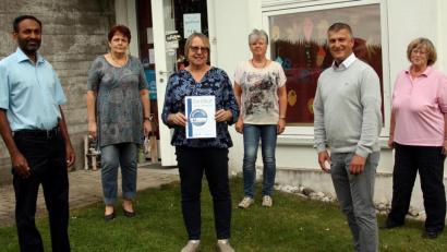 Bild: zer
Von links: Pfarrer Jaison Thomas, Friederike Witt , Agnes Mächtl, Andrea Hilburger, Bürgermeister Dietmar Schaller, Christa Blasczyk, .
