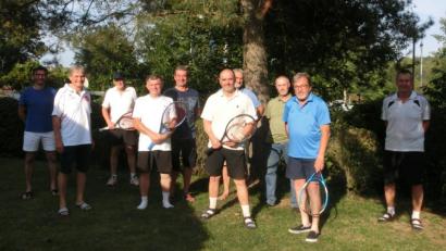 Bild: Alois Hofmann
Von links: Erich Wolf, Josef Weinfurtner, Alois Hofmann, Georg Meinhold, Lupo Höll, Willi Anhalt, Werner Lang, Dietmar Popp, Otto Schließmeier und Anton Schmal.