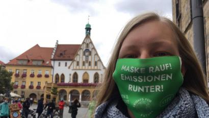 Bild: upl
Rund 100 Teilnehmer kamen zur ersten Klima-Demo nach dem Lockdown am Freitag auf den Amberger Marktplatz.