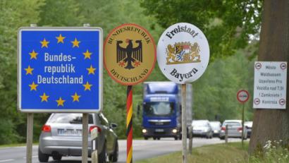 Bild: Slavomír Kube/dpa
Der bayerische-tschechische Grenzübergang bei Waldsassen.