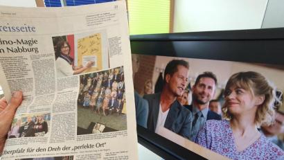 Bild: Hösamer
Til Schweiger und Heike Makatsch sitzen in der Aula des Johann-Andreas-Schmeller-Gymnasiums.