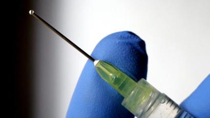 Bild: Karl-Josef Hildenbrand/dpa
Verband: Corona-Impfstoff könnte 5 bis 15 Euro pro Dosis kosten.