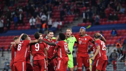 Bild: Tibor Ilyes/dpa
Der FC Bayern spielte in Budapest erstmals wieder vor Zuschauern und gewann gleich den UEFA Supercup.