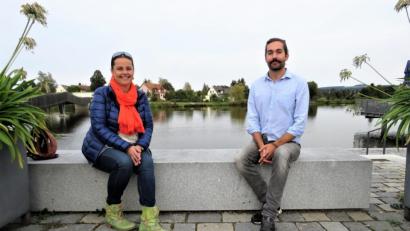 Bild: ubb
Die Theaterpädagogin und Grundschullehrerin Sandra Zech sowie MTT-Vorsitzender Julian Mühlmeier sind sehr gespannt, wie der erste Jugendtheaterkurs anlaufen wird. Erste Anmeldungen, sagen sie mit viel Freude, seien bereits eingegangen.