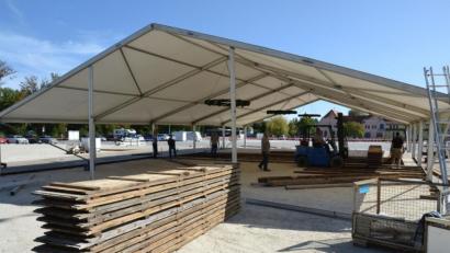 Bild: tk
Der erste Eindruck täuscht: Ein Festzelt wird es auf der Dult nicht geben – aber einen überdachten Biergarten.