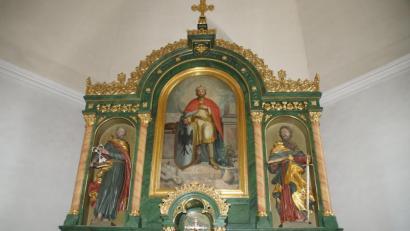 Bild: mmj
Das Bild des heiligen Wenzeslaus, dem Patron der Pfarrkirche, über dem Altar des Schönseer Gotteshauses. Links und rechts die Figuren der heiligen Petrus und Paulus.
