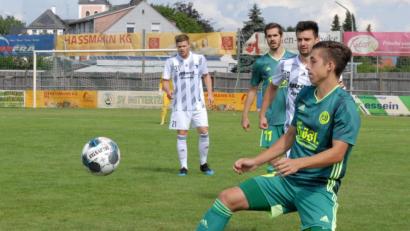 Archivbild: gb
Der SV Mitterteich verlor am Samstag bei Spitzenreiter 1. SC Feucht mit 0:2. Kevin Grünauer hatte in der Anfangsphase die einzige Torchance der klar unterlegenen Stiftländer.