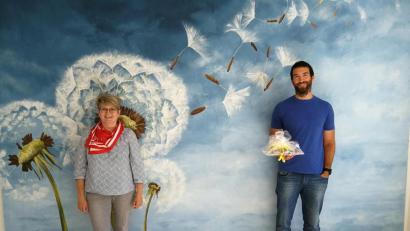 Bild: Malteser
Christian Wolf überreicht die Spende an Elke Lauterbach, Leiterin des Ambulanten Hospizdiensts der Malteser.