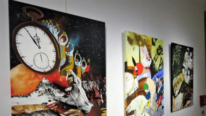 Bild: ubb
Die Schülerinnen haben deteilreiche Bilder geschaffen. Die Arbeiten sind im April daheim entstanden, als die Schulen geschlossen waren wegen Corona.