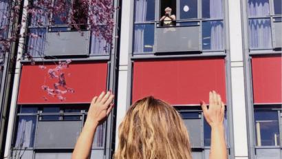 Bild: tr
Die einzige Möglichkeit während der Corona-Beschränkungen seine Lieben im Altenheim zu besuchen.