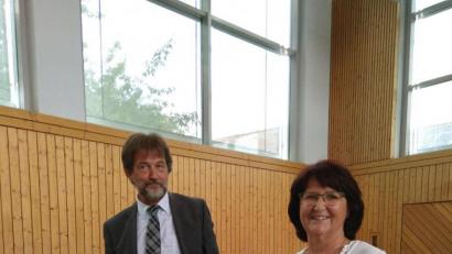 Bild: mma
Nicht nur Rektor Heinz Meinl lobte und beschenkte Elisabeth Herkommer zum Abschied.