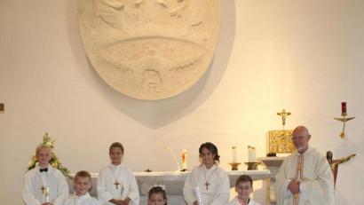 Bild: Martina Fischer/exb
Sechs Kinder aus Altfalter feierten die Erstkommunion.