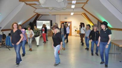 Bild: ak
Der Mehrzweckraum des Sportvereins bietet dem „Wild Stumble Boots“ genügend Platz für ihre Choreographien.